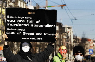 Picket with xenu.net sign